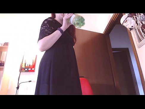❤️ Një skllav i nënshtruar që i pëlqejnë brekët e pista dhe të shijshme detyrohet të masturbojë pasi shikon këtë video! ☑ Qyrje tek ne